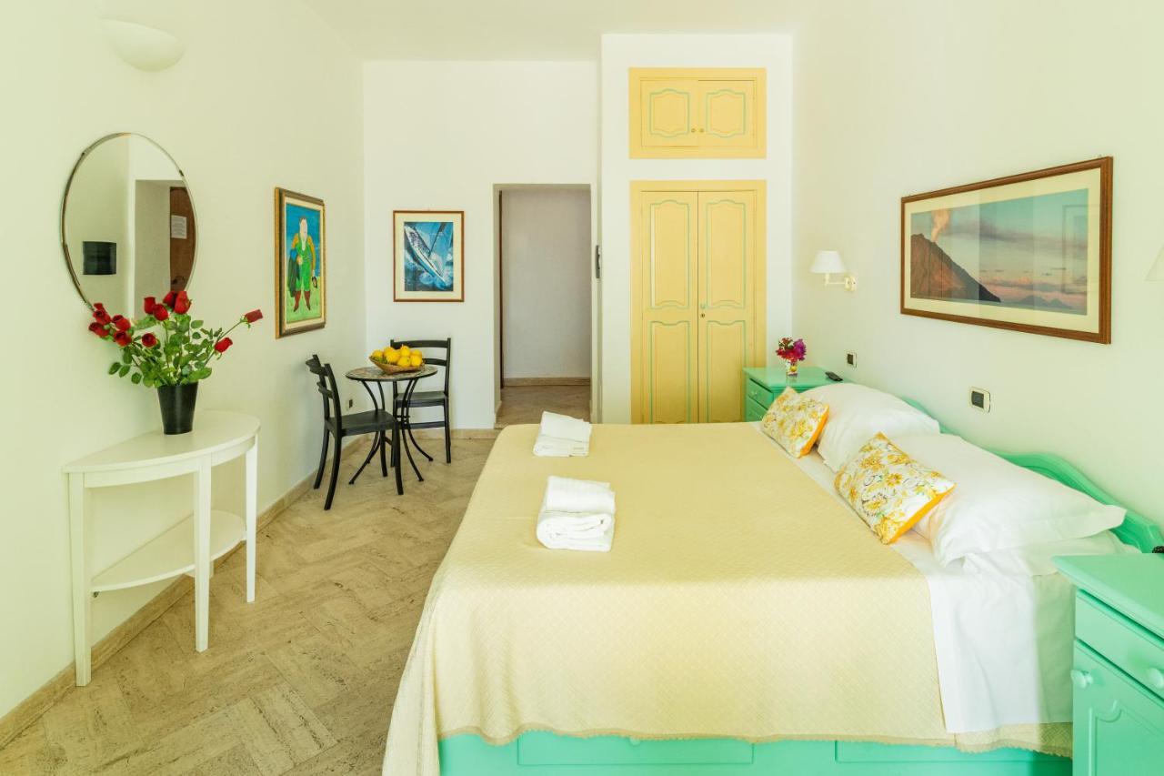 Stromboli Suite Apartment With Terrace Volcano & Sea View 외부 사진