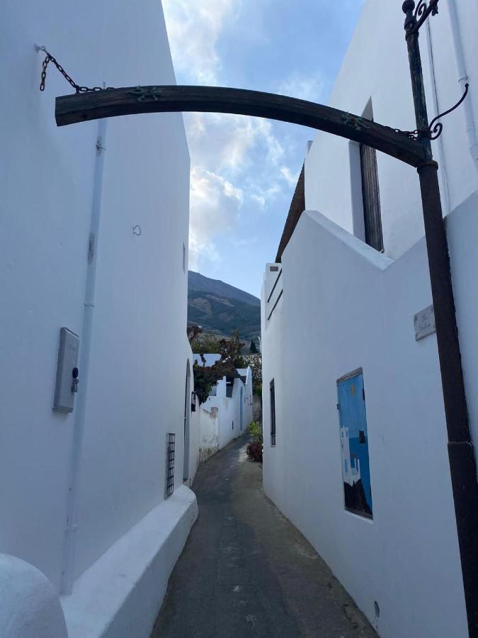 Stromboli Suite Apartment With Terrace Volcano & Sea View 외부 사진