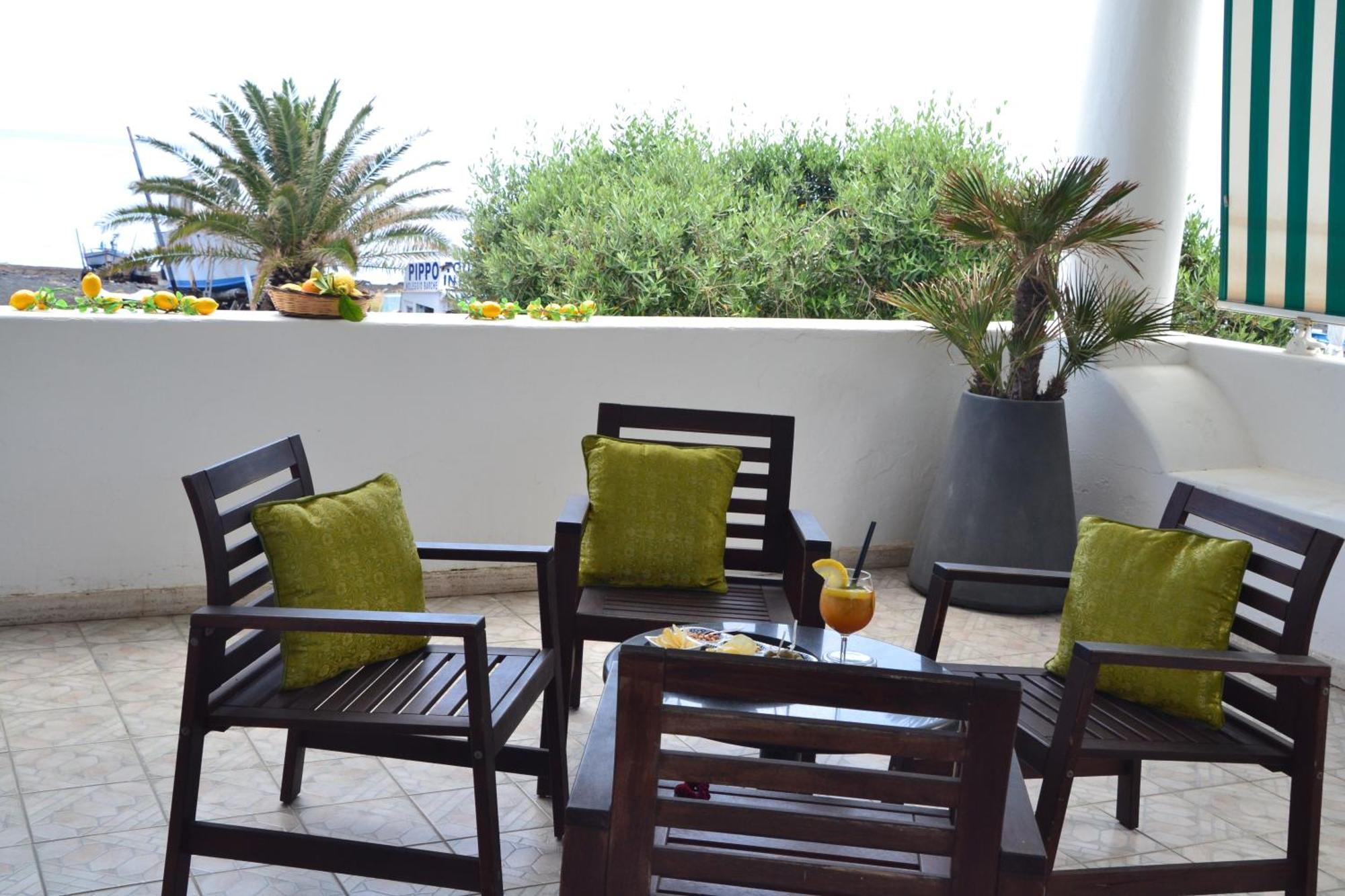 Stromboli Suite Apartment With Terrace Volcano & Sea View 외부 사진